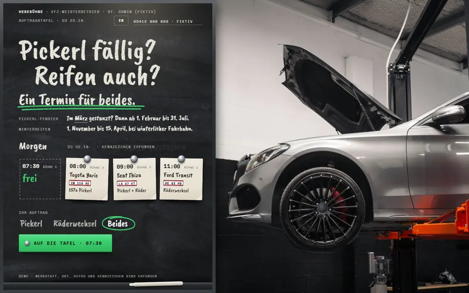 Die Auftragstafel der Werkstatt Hebebühne neben einem Auto auf der Hebebühne
